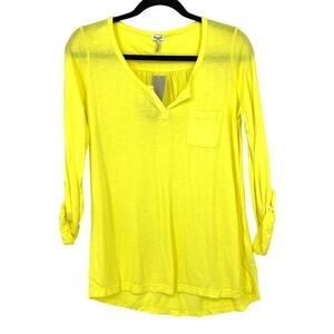 Splendid Split Neck Tab Sleeve Knit Shirt Womens Size Medium Sunny Yellow NEW